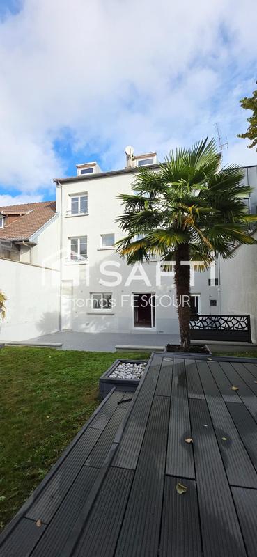 Maison - 215 m² - 7 pièces