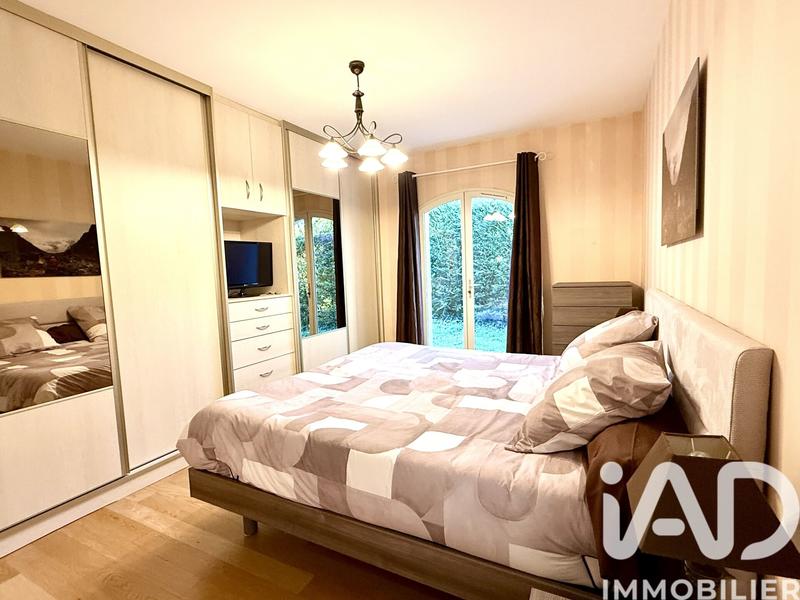 Maison - 240 m² - 8 pièces