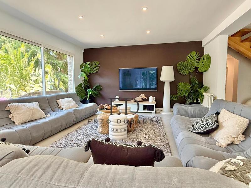 Maison - 301 m² - 9 pièces