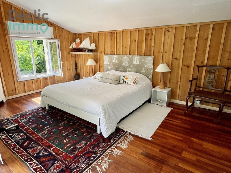 Maison - 275 m² - 9 pièces