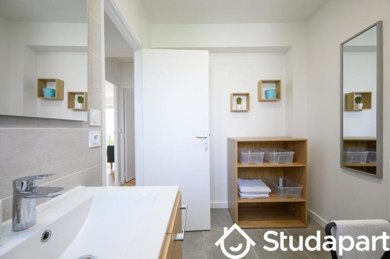 Chambre - 11 m² - 1 pièce