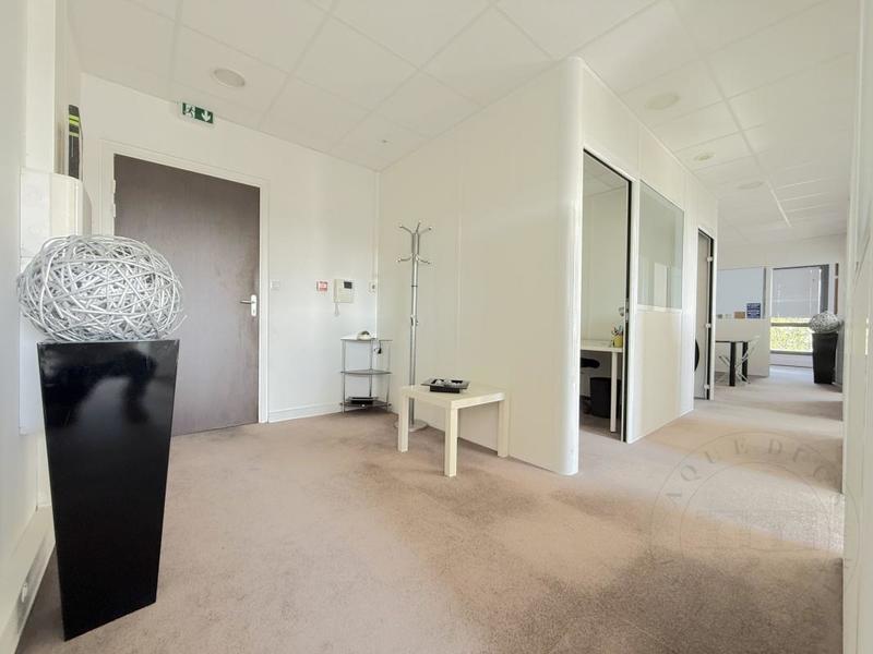 Bureau - 68 m² - 7 pièces