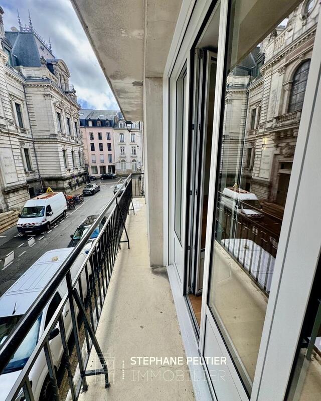 Appartement - 100 m² - 4 pièces