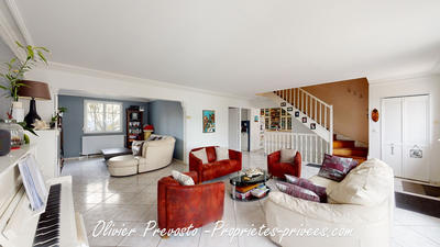 Maison - 240 m² - 10 pièces