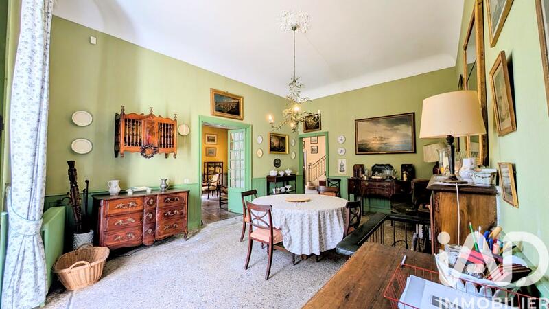 Maison - 312 m² - 8 pièces