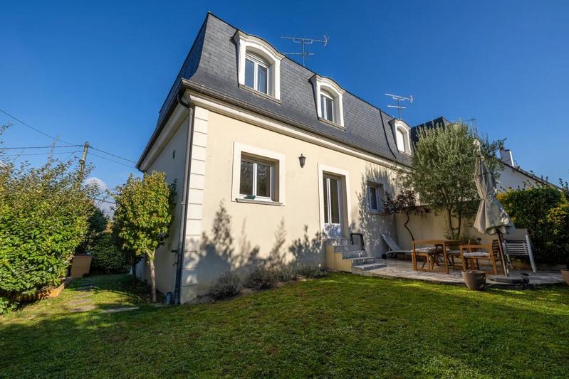 Maison - 90 m² - 5 pièces