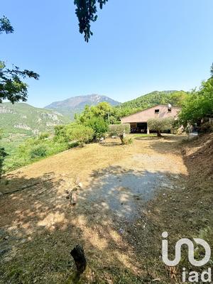 Maison - 207 m² - 7 pièces