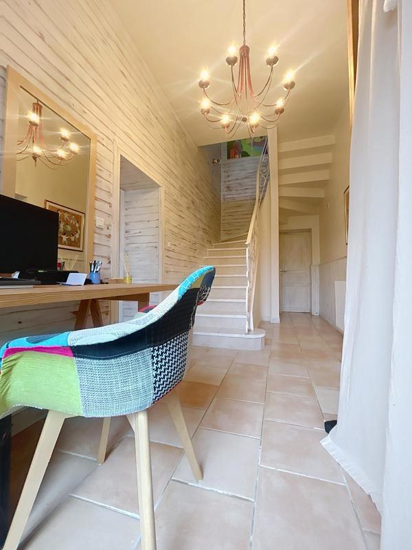 Maison - 345 m² - 10 pièces