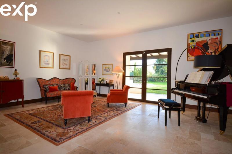 Maison - 300 m² - 9 pièces