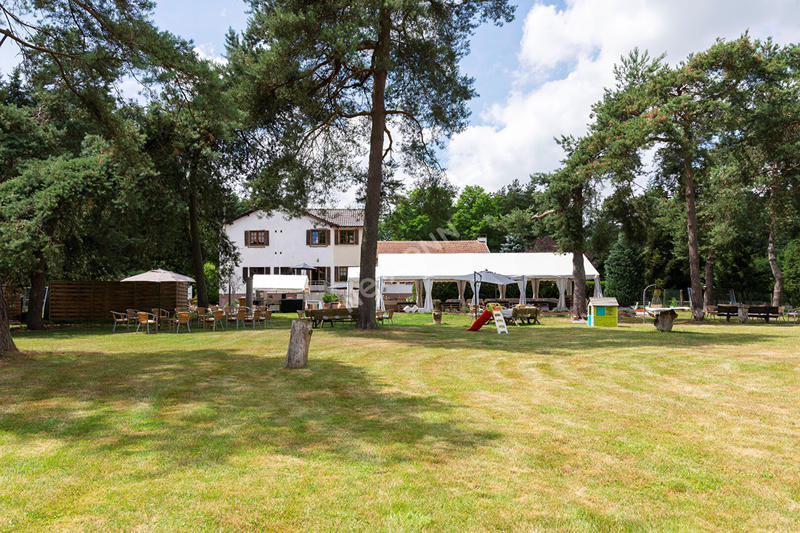 Maison - 720 m² - 12 pièces