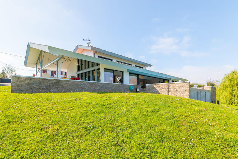 Maison contemporaine - 320 m² - 7 pièces