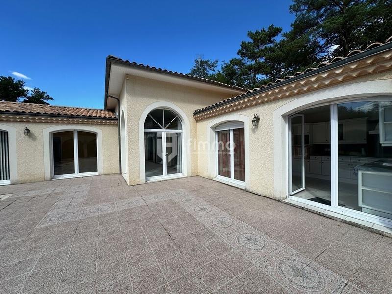 Maison - 168 m² - 7 pièces