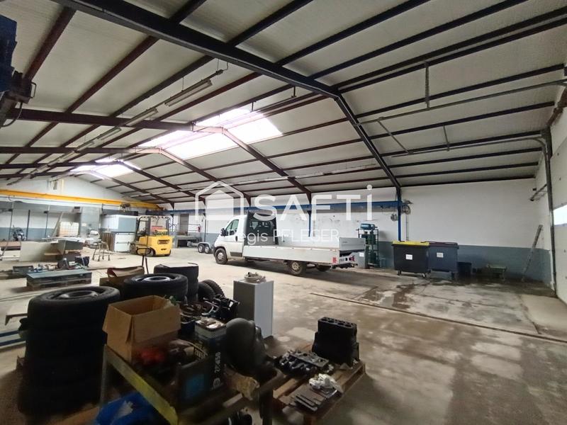 Local commercial - 1 900 m² - 10 pièces