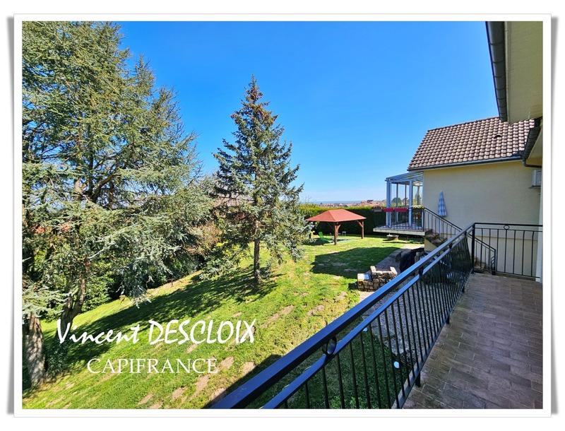 Maison - 186 m² - 8 pièces