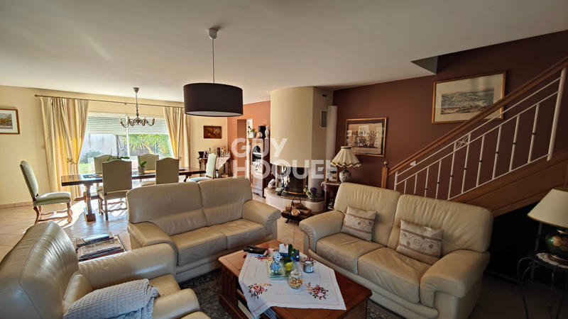 Maison - 180 m² - 7 pièces