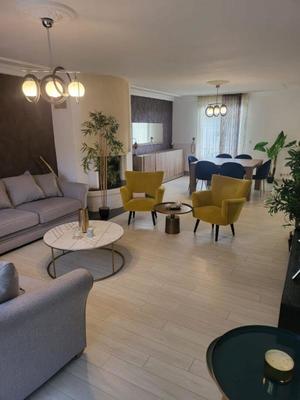 Maison - 224 m² - 8 pièces