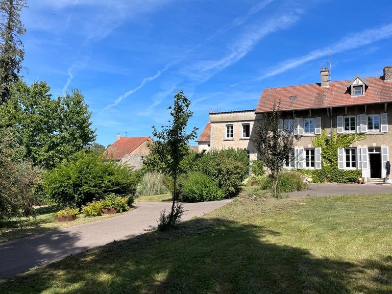 Maison de maîtres - 600 m² - 16 pièces