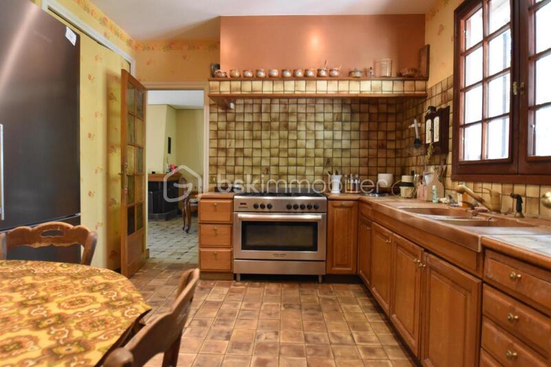 Maison traditionnelle - 225 m² - 8 pièces