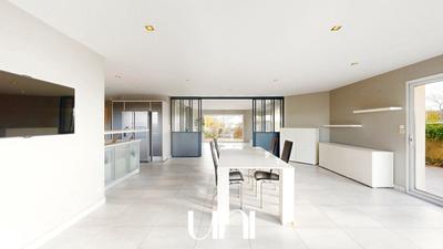 Maison - 235 m² - 8 pièces