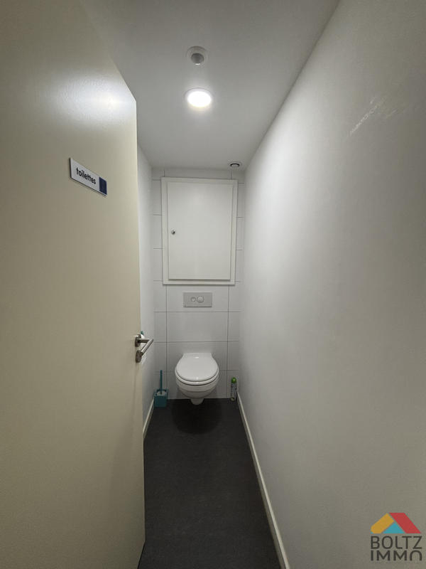 Local commercial - 71 m² - 4 pièces