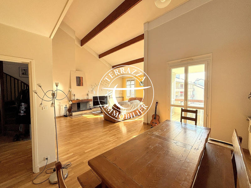 Duplex - 207 m² - 9 pièces