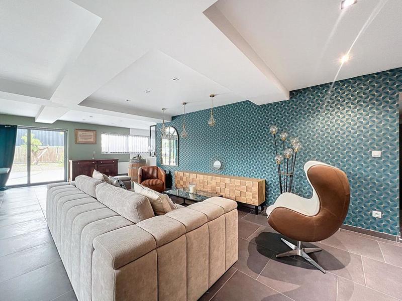 Maison - 331 m² - 7 pièces