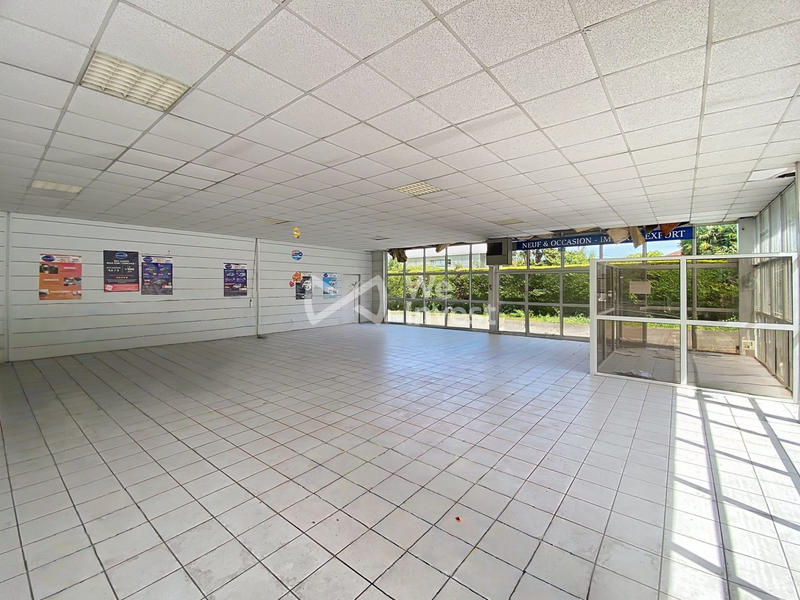Local commercial - 1 900 m²