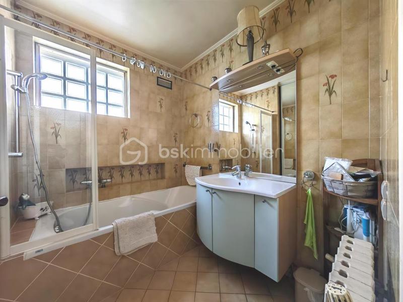 Maison traditionnelle - 187 m² - 7 pièces