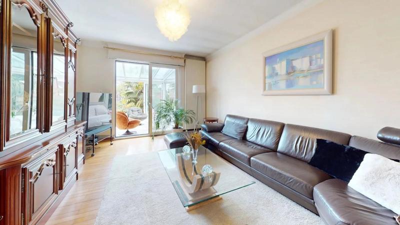 Maison - 204 m² - 7 pièces