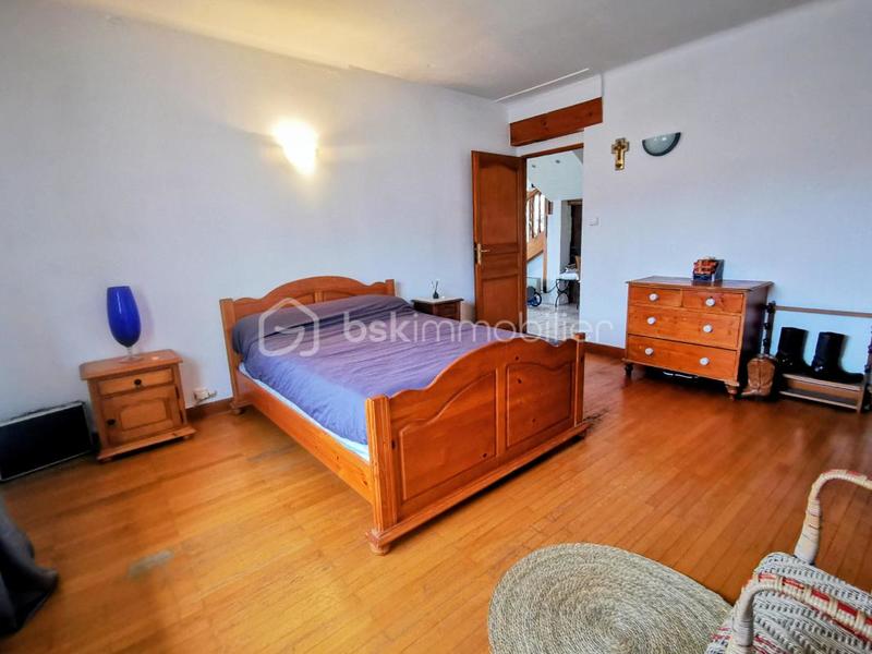 Maison - 222 m² - 10 pièces