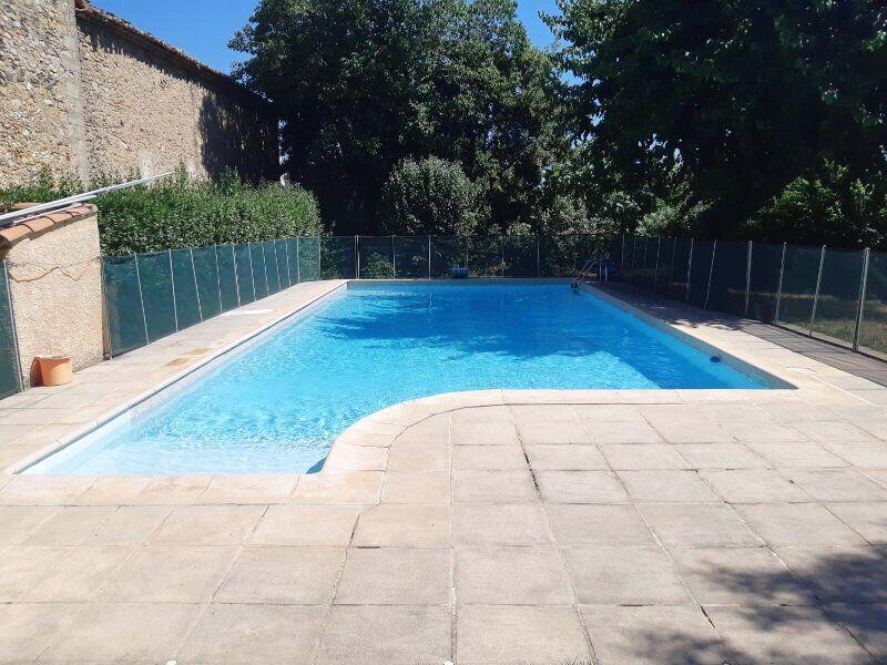 Maison - 780 m² - 24 pièces