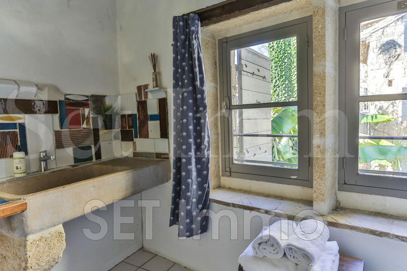 Maison - 222 m² - 7 pièces