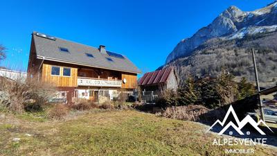 Maison ancienne - 200 m² - 9 pièces