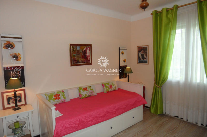 Villa - 246 m² - 8 pièces