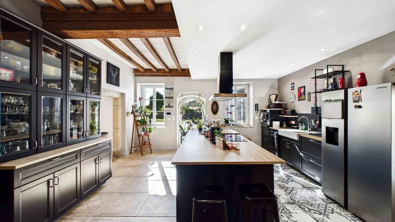 Maison - 316 m² - 12 pièces