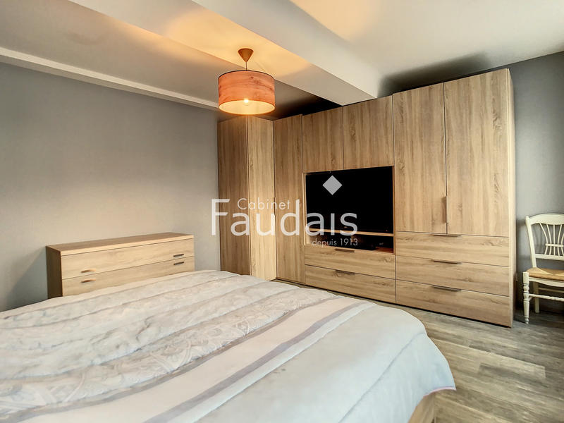 Maison - 163 m² - 8 pièces