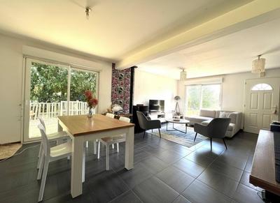 Maison - 98 m² - 6 pièces