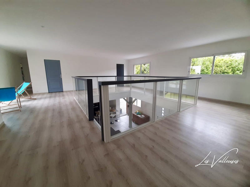 Maison - 220 m² - 6 pièces