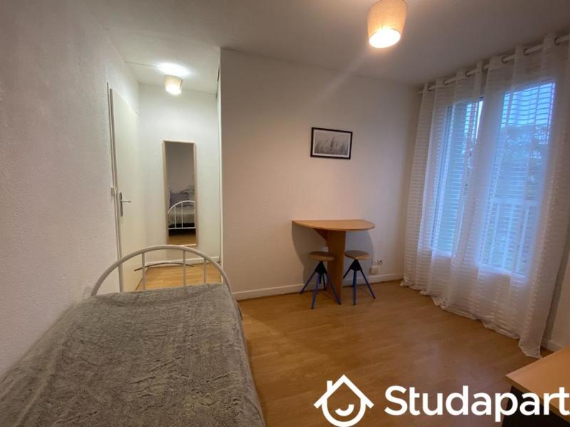 Chambre - 11 m² - 1 pièce