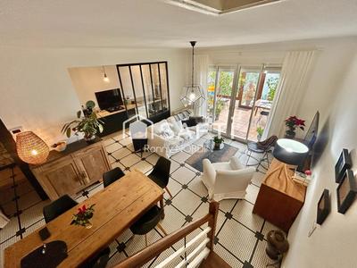 Maison - 98 m² - 4 pièces