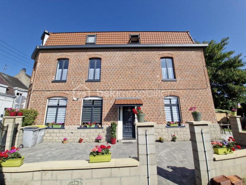 Maison - 185 m² - 9 pièces