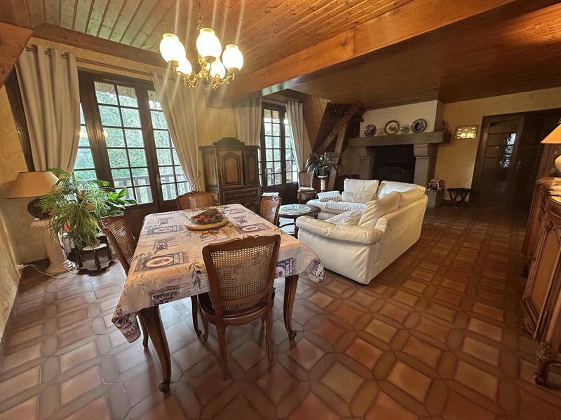 Maison - 213 m² - 7 pièces