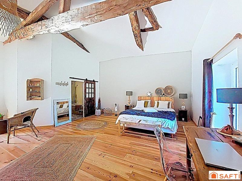 Maison - 372 m² - 12 pièces