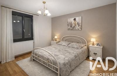 Maison - 180 m² - 9 pièces