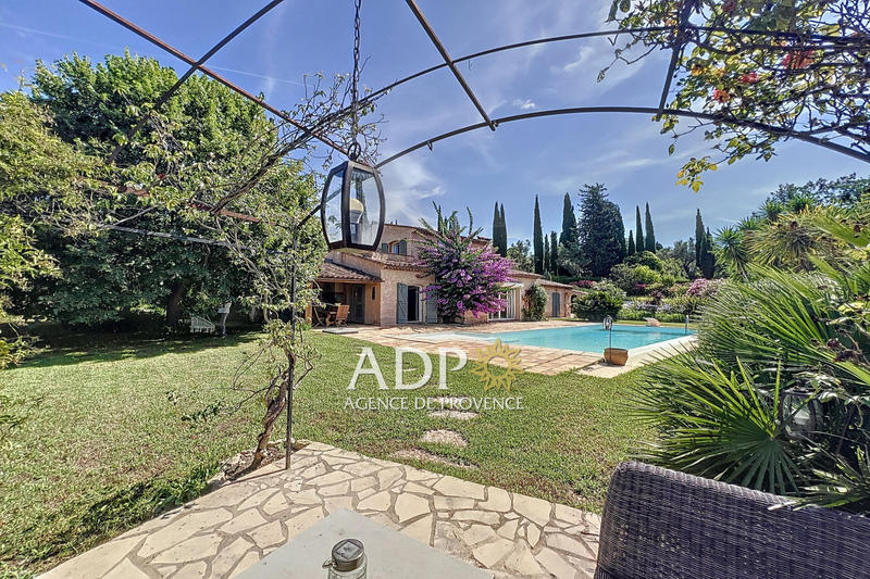 Maison - 194 m² - 6 pièces