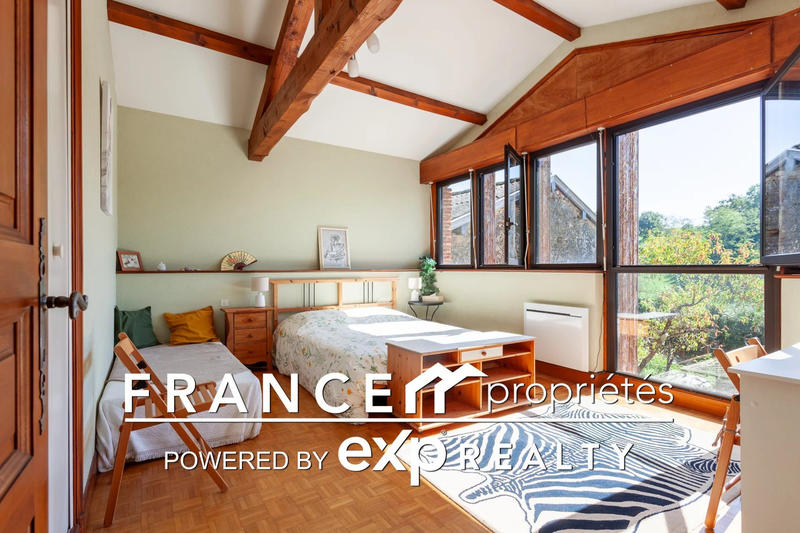 Maison - 223 m² - 7 pièces