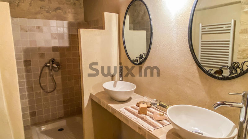 Mas - 185 m² - 7 pièces