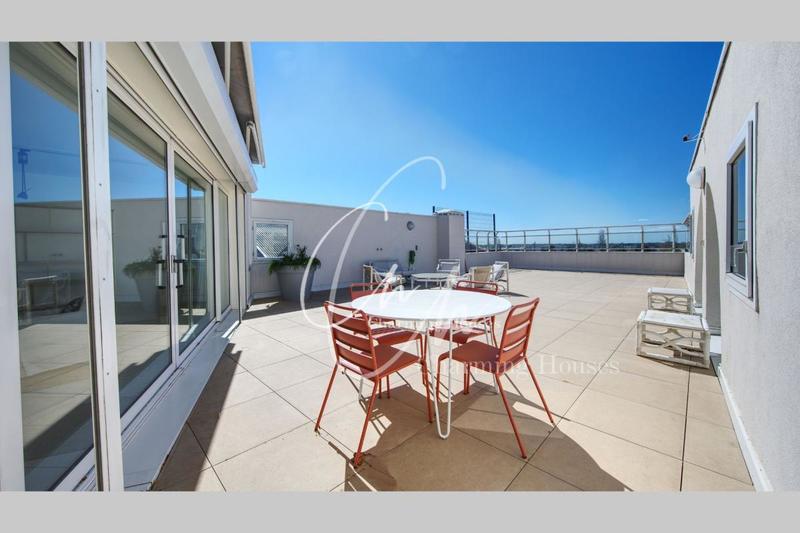 Appartement - 210 m² - 5 pièces