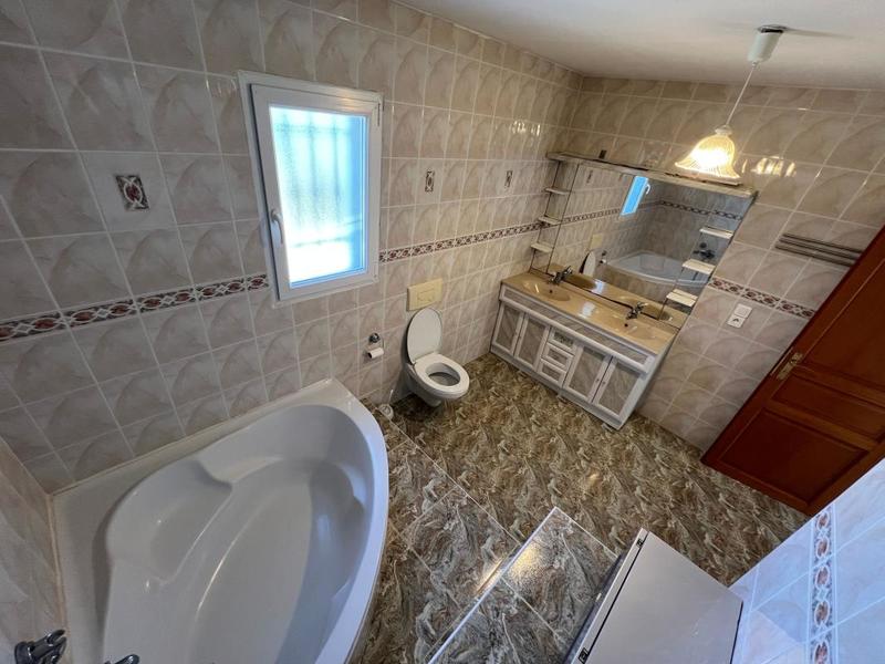 Maison - 250 m² - 9 pièces