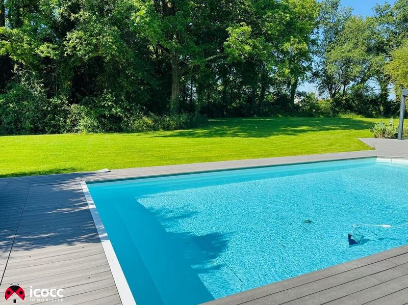 Maison - 303 m² - 11 pièces